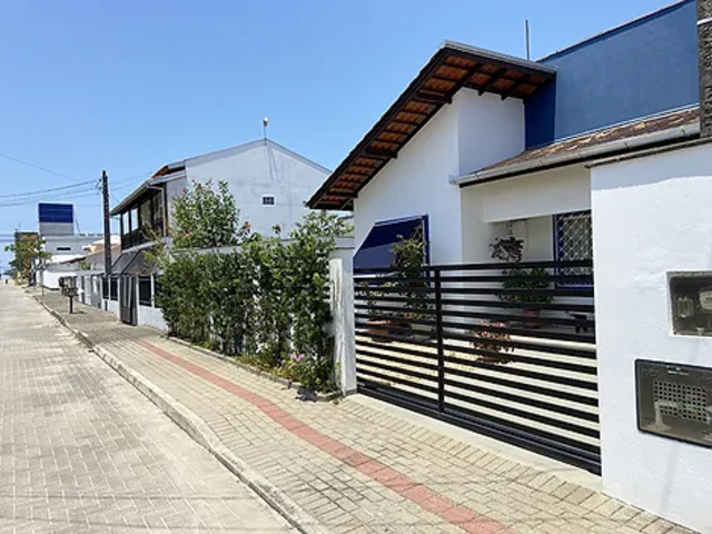 #28 - Casa para Venda em Balneário Piçarras - SC - 2